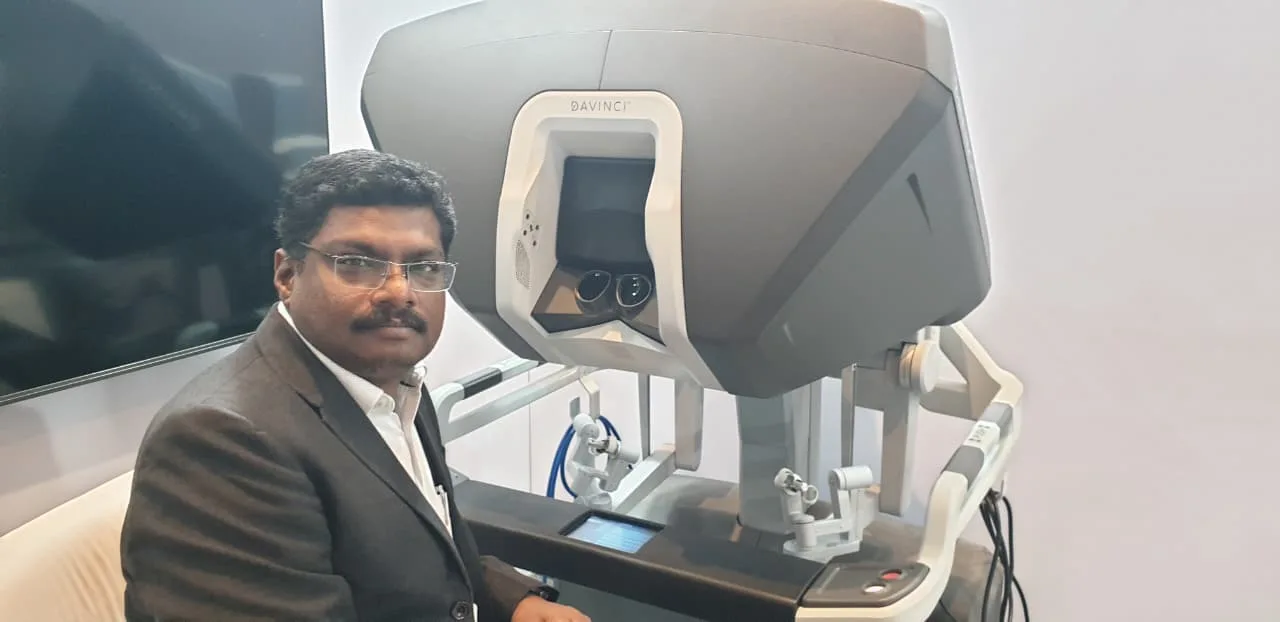 Dr. J. Saravanan with Da Vinci robotic system