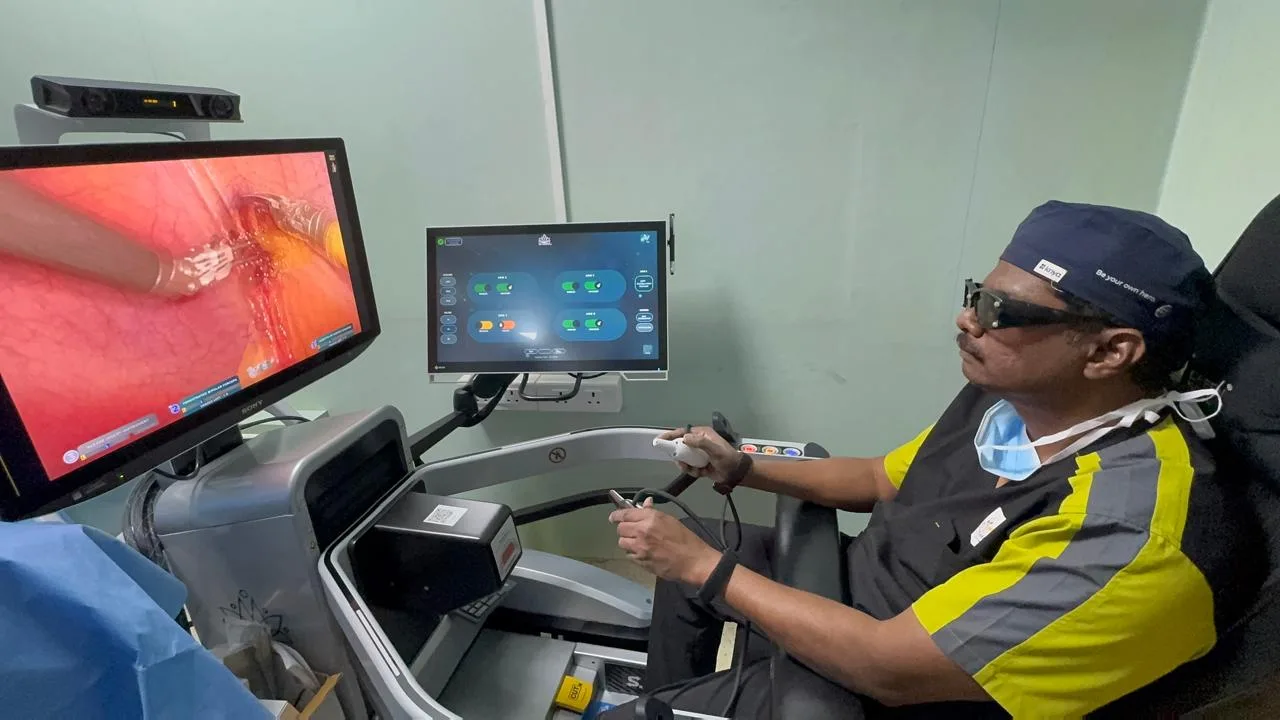 Robotic surgery console 2026